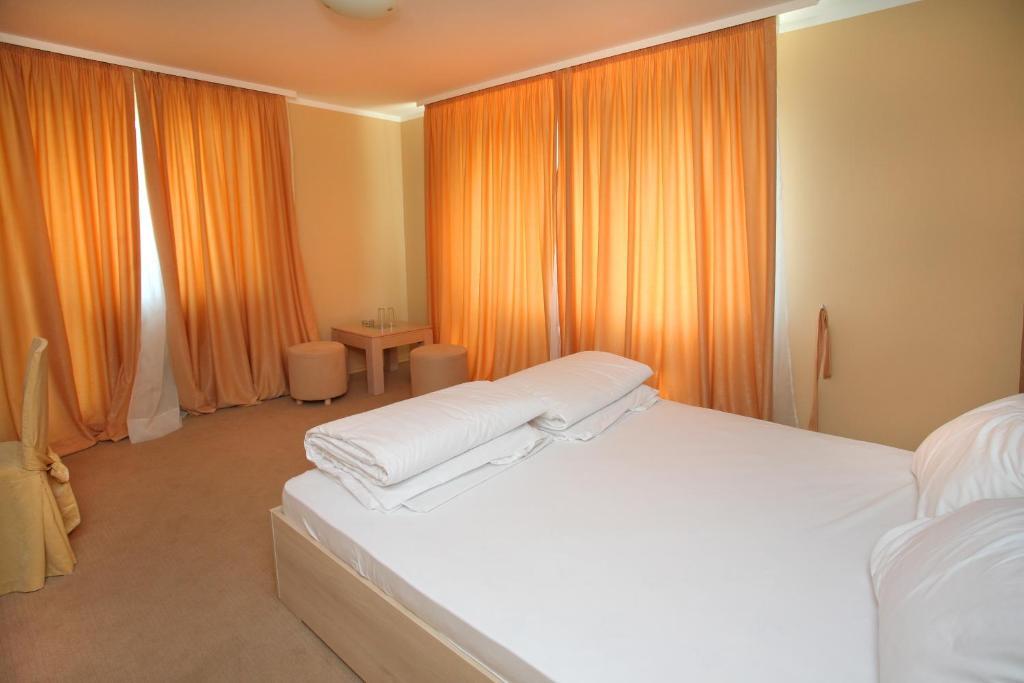 Family Hotel Diana Sofia Room photo